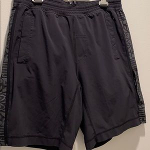 Lululemon men’s L pace breaker 9 in shorts liner